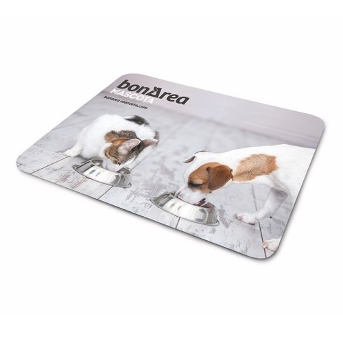 White plastic placemats